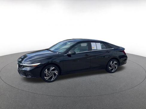 Used 2025 Hyundai Elantra SEL image 8