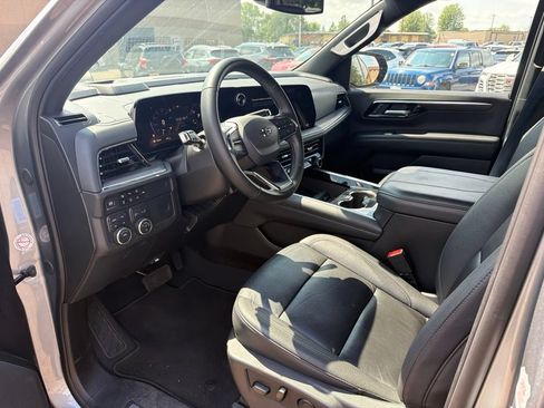 Used 2025 Chevrolet Suburban Z71 AWD/4WD image 10