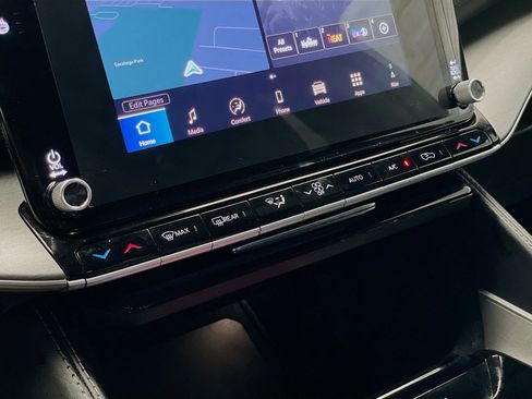 Used 2025 Jeep Wagoneer 4WD image 12