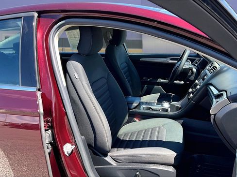 Used 2017 Ford Fusion SE image 31