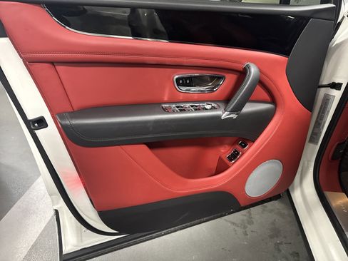 Used 2020 Bentley Bentayga image 14