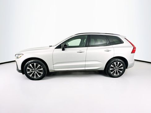 Used 2025 Volvo XC60 B5 Core image 4