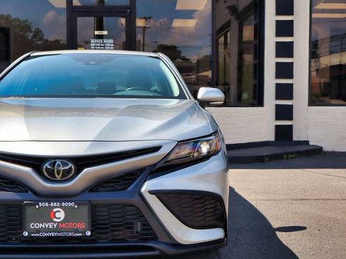 Used 2023 Toyota Camry SE FWD image 11