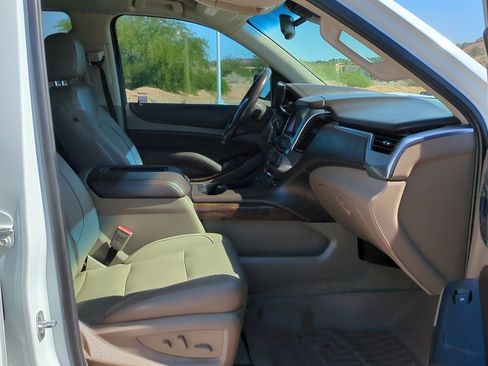 Used 2019 Chevrolet Suburban LT RWD image 30