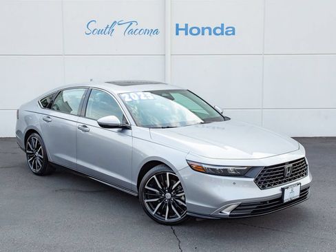 Used 2023 Honda Accord Touring image 2