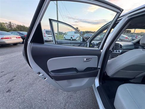 Used 2009 Hyundai Elantra GLS image 35