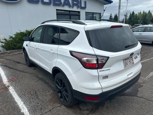 Used 2018 Ford Escape SE w/ SE Sport Appearance Package AWD/4WD image 3