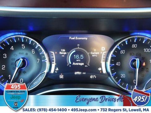 Used 2020 Chrysler Pacifica Touring-L image 20