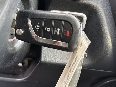 Used 2018 Toyota Camry SE w/ Moonroof Package FWD image 33