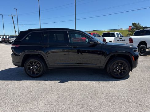 New 2026 Jeep Grand Cherokee Altitude RWD image 7