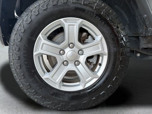 Used 2020 Jeep Wrangler Sport AWD/4WD image 23