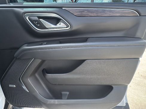 Used 2021 Chevrolet Suburban Z71 image 30