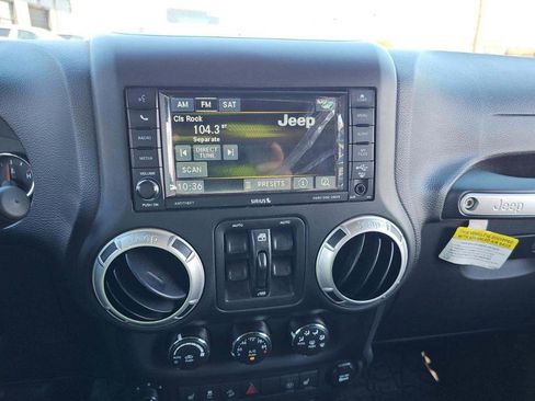Used 2016 Jeep Wrangler Unlimited Rubicon AWD/4WD image 5