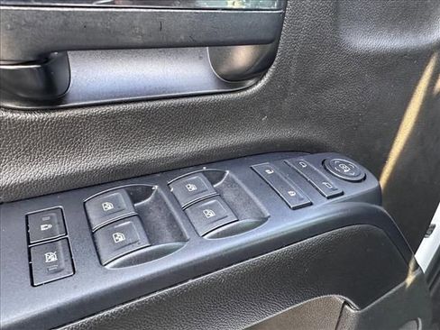 Used 2018 Chevrolet Silverado 1500 Custom w/ Custom Value Package image 18