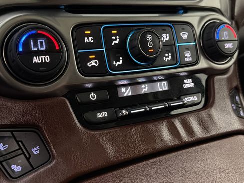 Used 2015 Chevrolet Suburban LTZ AWD/4WD image 14