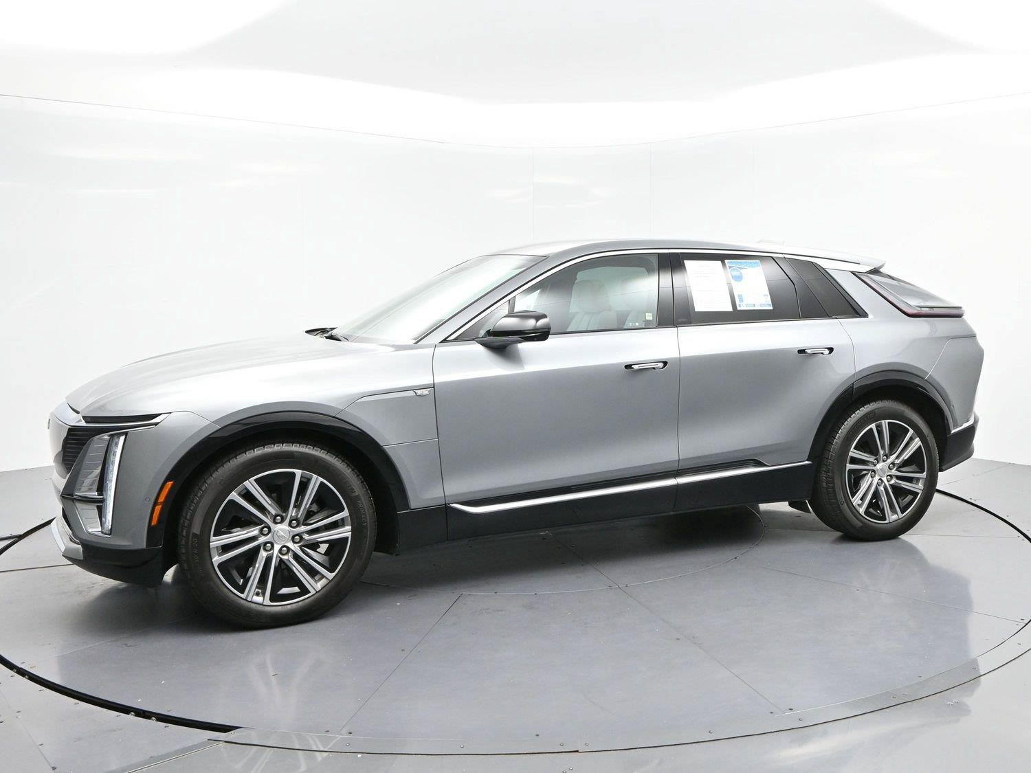 Used 2024 Cadillac Lyriq Luxury AWD/4WD image 4