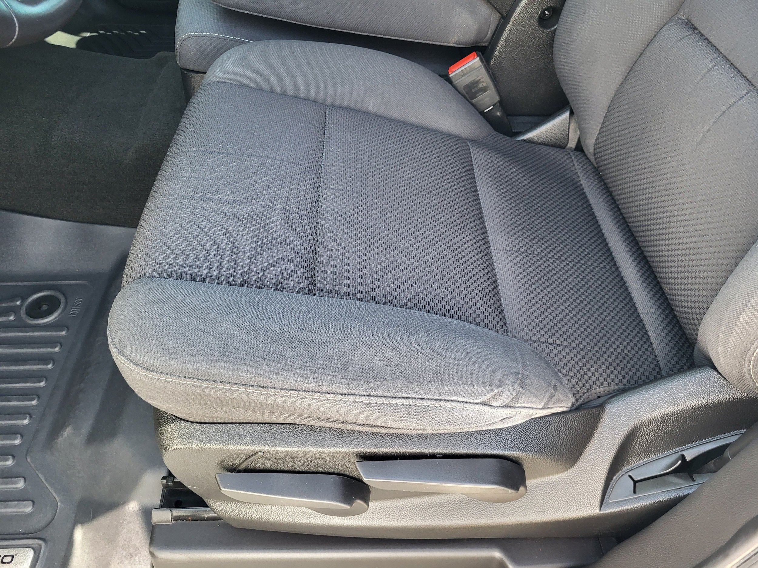 Used 2018 Chevrolet Silverado 1500 LT AWD/4WD image 10
