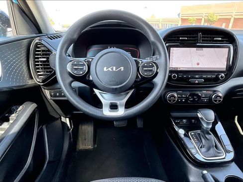 Used 2024 Kia Soul S FWD image 12
