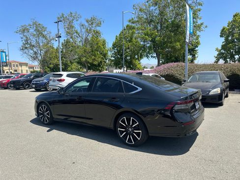 Used 2025 Honda Accord Touring image 4