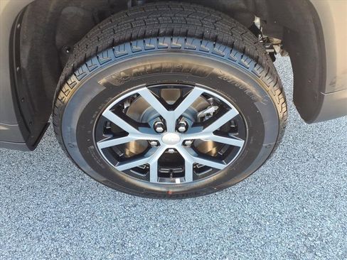 New 2025 Jeep Grand Cherokee Limited w/ Luxury Tech Group II image 12