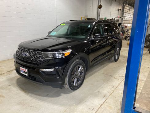 Used 2023 Ford Explorer XLT w/ Equipment Group 202A AWD/4WD image 1