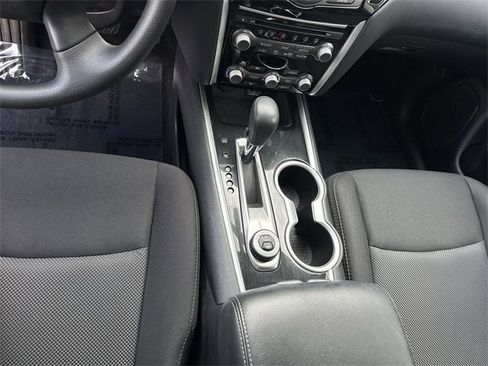 Used 2020 Nissan Pathfinder S image 23