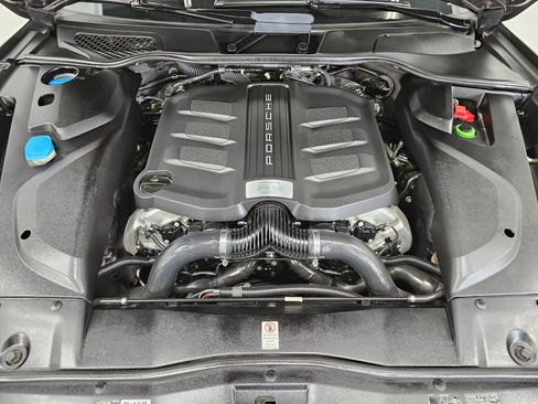 Used 2016 Porsche Cayenne GTS image 4