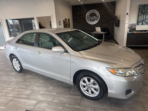 Used 2011 Toyota Camry LE w/ LE Extra-Value Pkg image 5