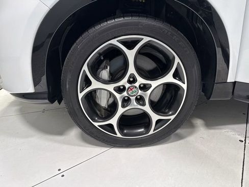 Used 2024 Alfa Romeo Tonale Ti w/ Premium Interior Package AWD/4WD image 9