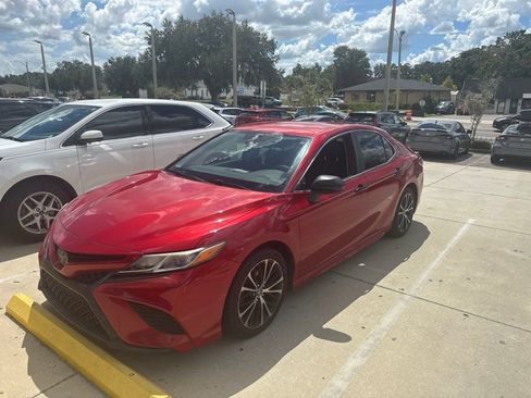Used 2019 Toyota Camry SE FWD image 6
