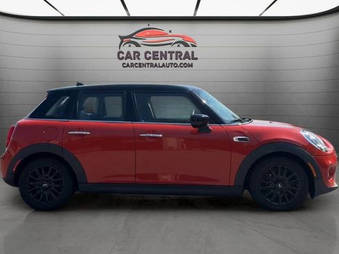 Used 2020 MINI Cooper 4-Door Hardtop w/ Storage Package FWD image 7