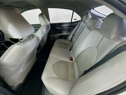 Used 2018 Toyota Camry SE FWD image 24