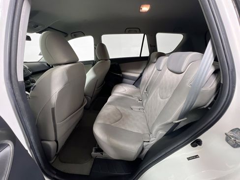 Used 2011 Toyota RAV4 4WD image 27