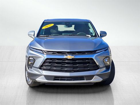 Used 2025 Chevrolet Blazer LT image 2