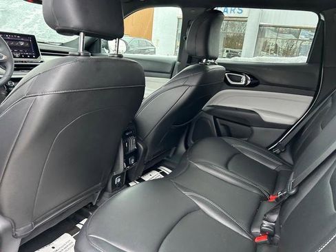 Used 2025 Jeep Compass Limited image 14