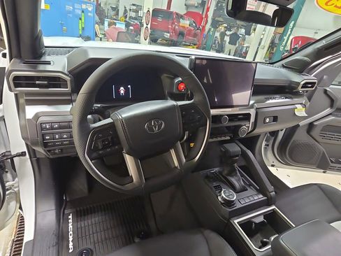 Used 2025 Toyota Tacoma TRD Off-Road w/ TRD Off Road Upgrade Package AWD/4WD image 17