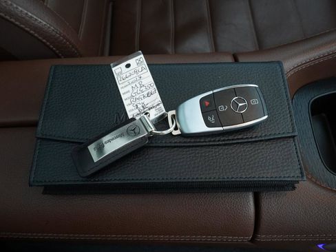 Used 2024 Mercedes-Benz GLE 350 4MATIC w/ AMG Line Exterior image 87