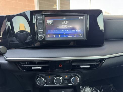 Used 2025 Nissan Kicks S image 21