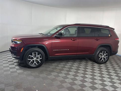 Used 2023 Jeep Grand Cherokee L Limited AWD/4WD image 2