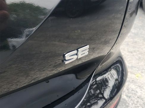 Used 2024 Mitsubishi Outlander SE image 10