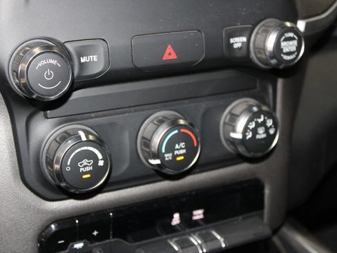 Used 2020 RAM 1500 Big Horn AWD/4WD image 30