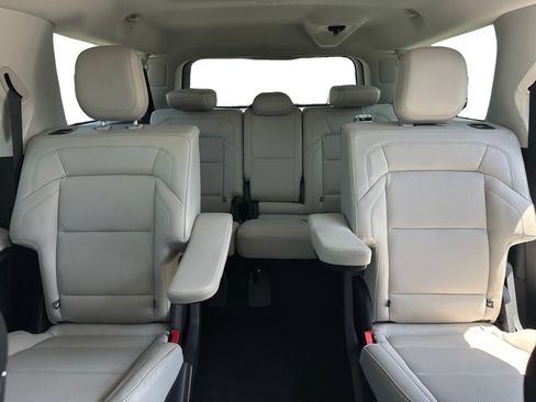 Used 2025 Lincoln Navigator L Reserve AWD/4WD image 11