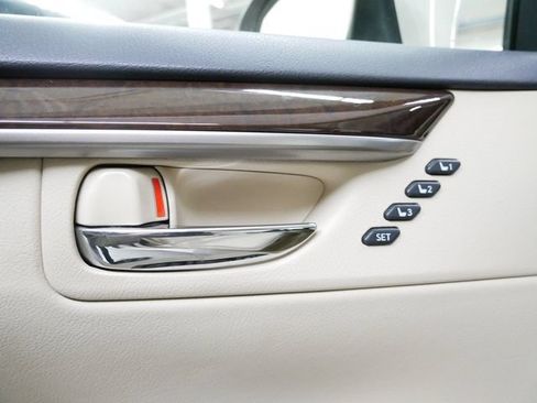 Used 2014 Lexus ES 350 w/ Luxury Package FWD image 14