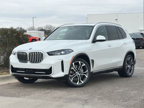New 2026 BMW X5 xDrive50e image 2