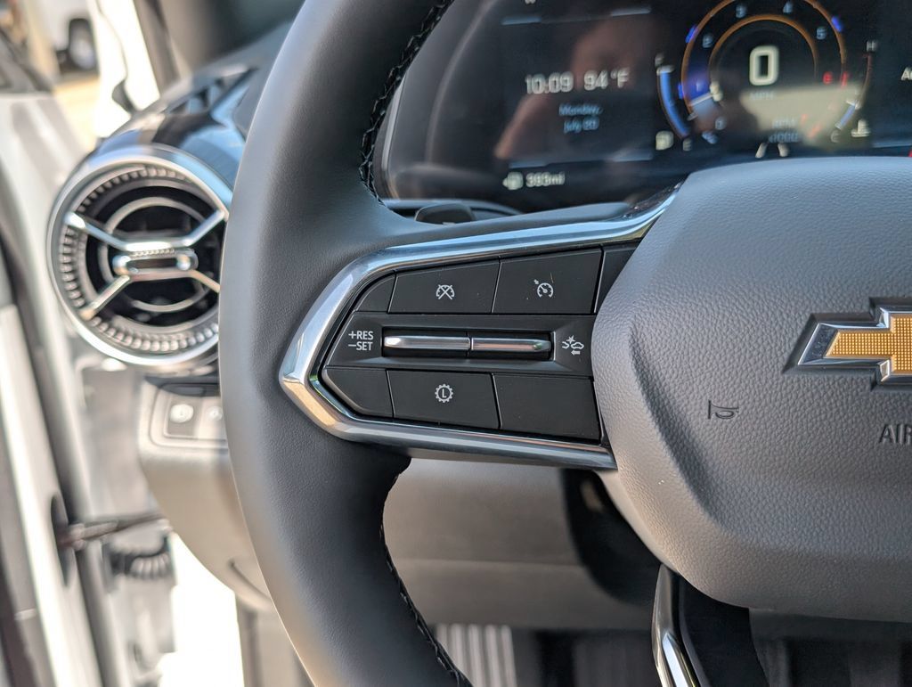 New 2027 Chevrolet Equinox LT w/ Safety and Technology Package FWD image 16