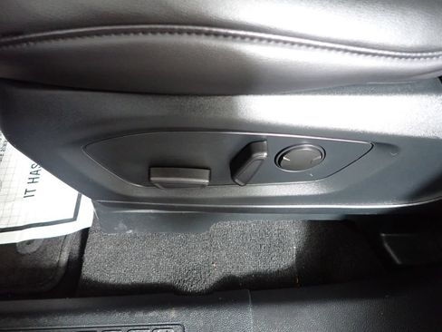 Used 2024 Ford Explorer XLT w/ Equipment Group 202A AWD/4WD image 24