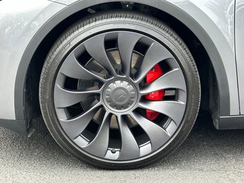 Used 2024 Tesla Model Y Performance AWD/4WD image 31