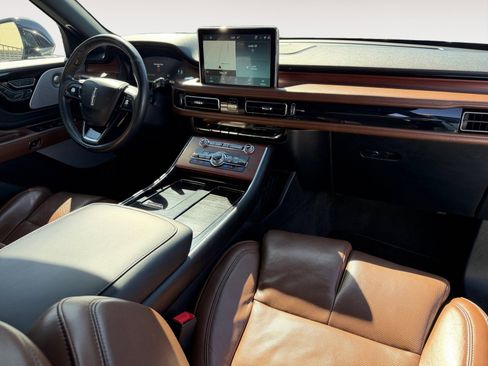 Certified 2021 Lincoln Aviator Reserve w/ Equipment Group 201A image 10