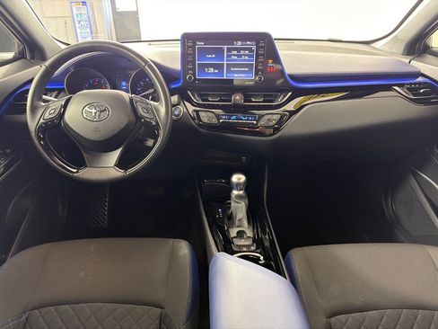 Used 2020 Toyota C-HR XLE image 28