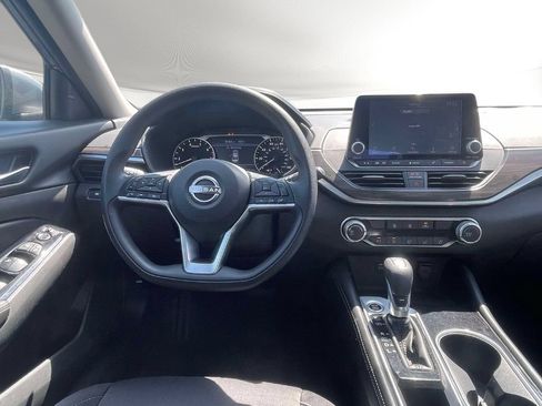 Used 2023 Nissan Altima 2.5 SV FWD image 13